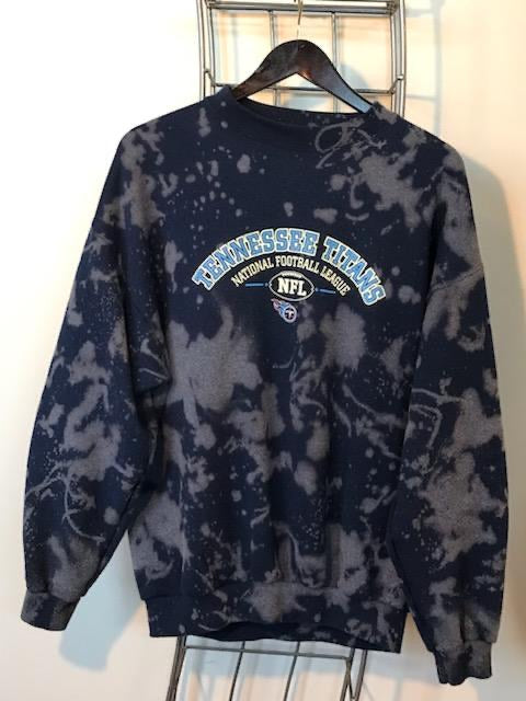 UPCYCLED VINTAGE TENNESSEE TITANS CREW NECK SWEATSHIRT - SIZE L